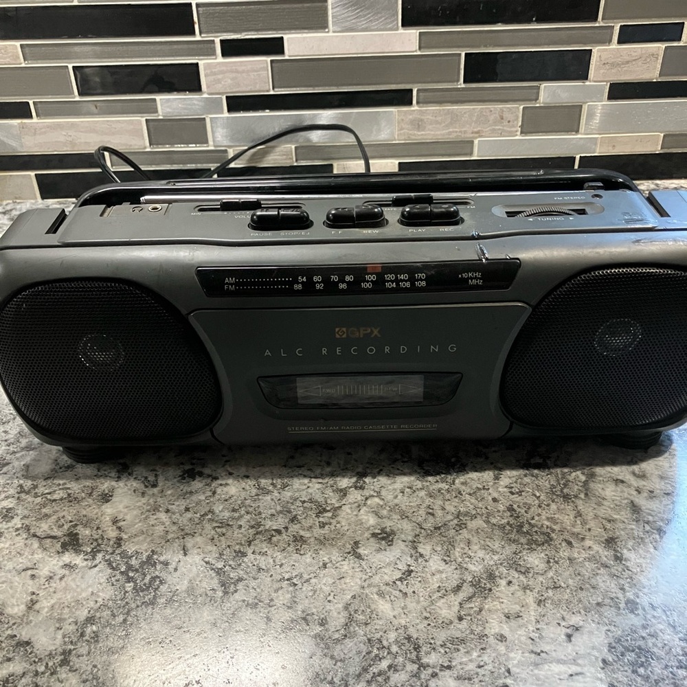 Vintage Gran Prix GPX C820 Stereo FM/AM Radio Cassette Player Read Description